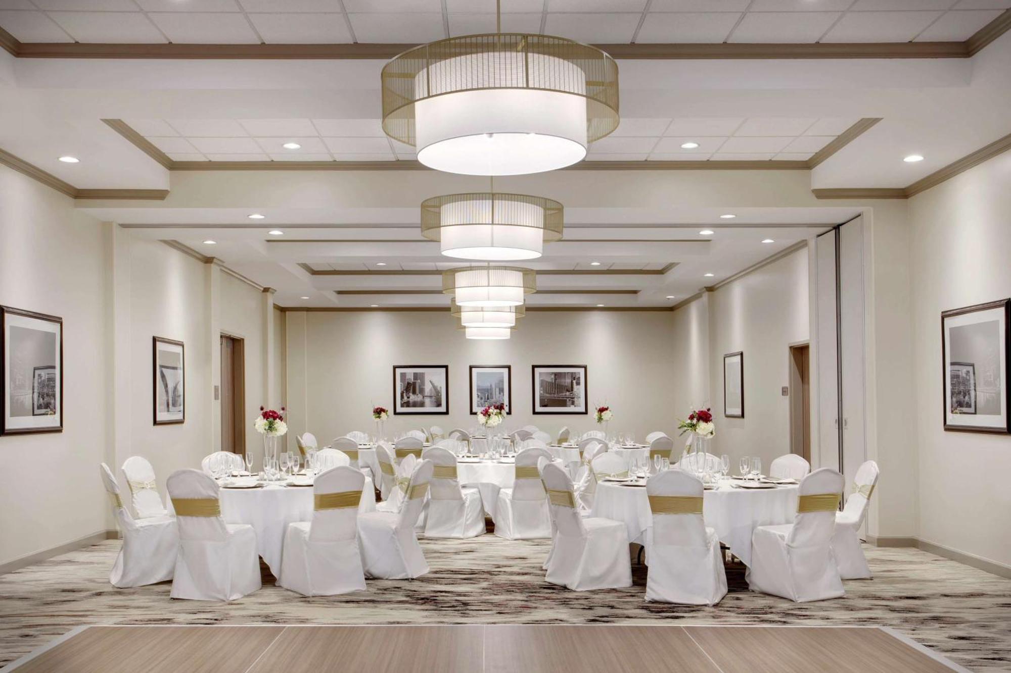Doubletree By Hilton Chicago Midway Airport, Il Hotell Bedford Park Exteriör bild