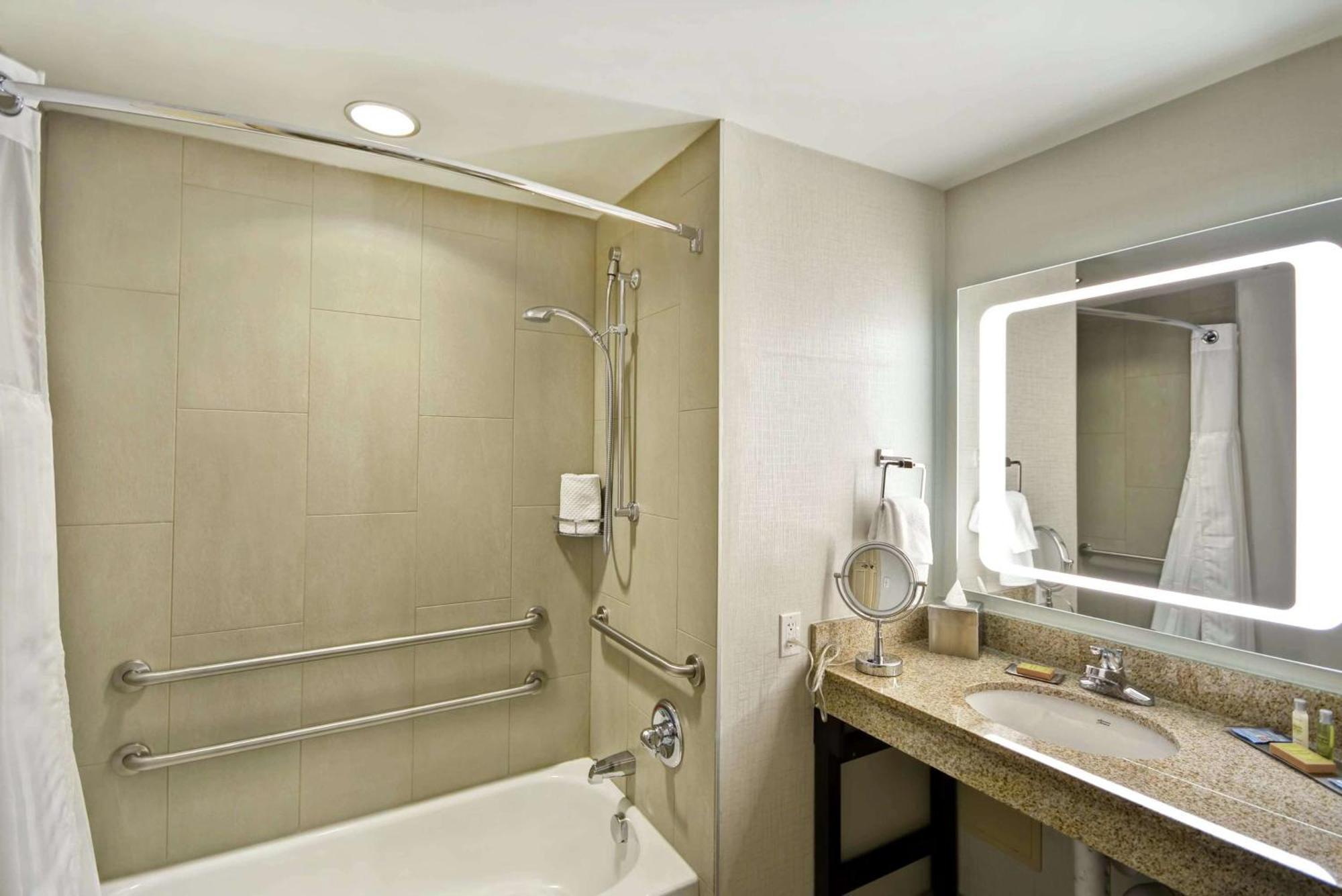 Doubletree By Hilton Chicago Midway Airport, Il Hotell Bedford Park Exteriör bild