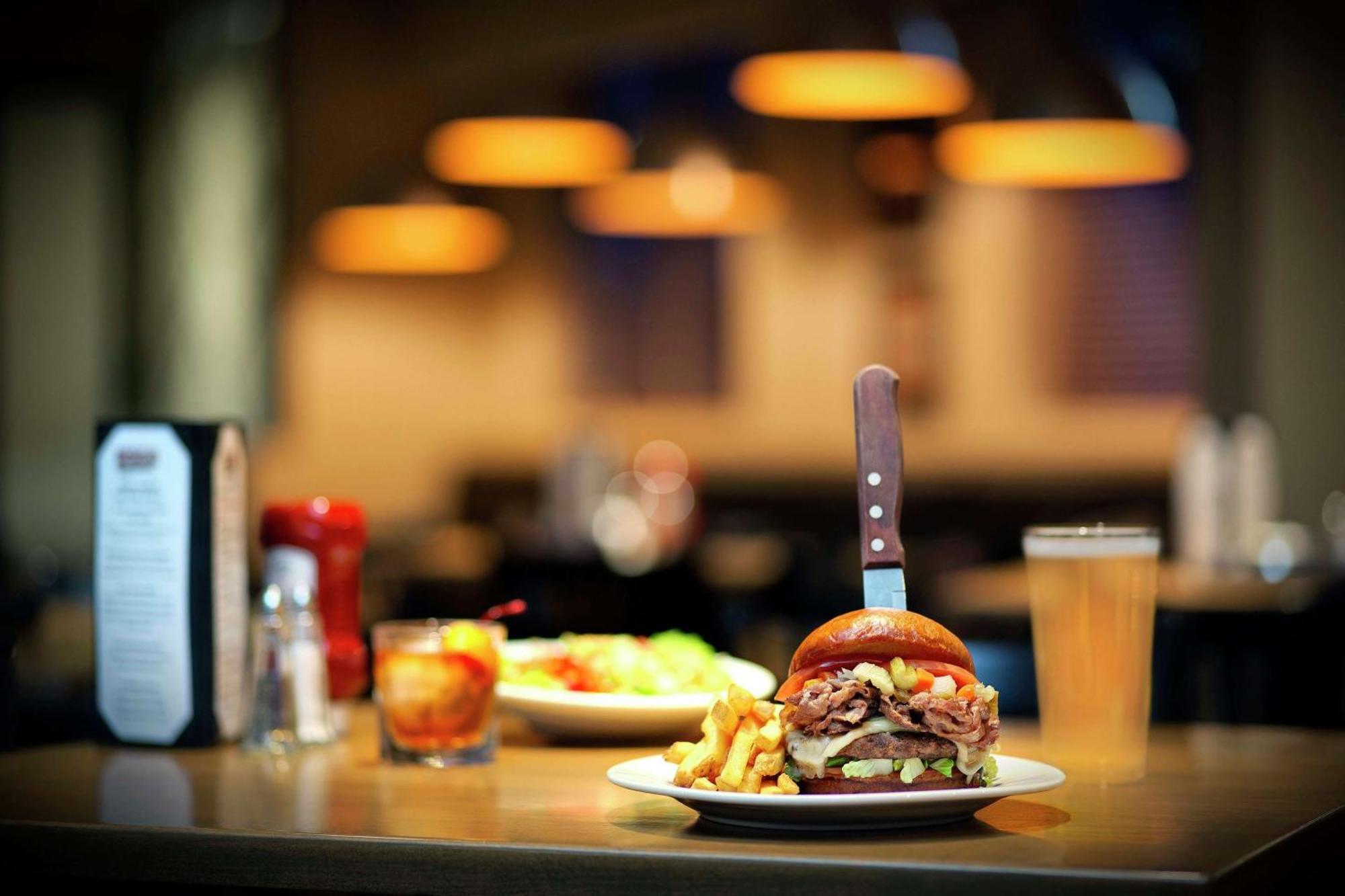 Doubletree By Hilton Chicago Midway Airport, Il Hotell Bedford Park Exteriör bild