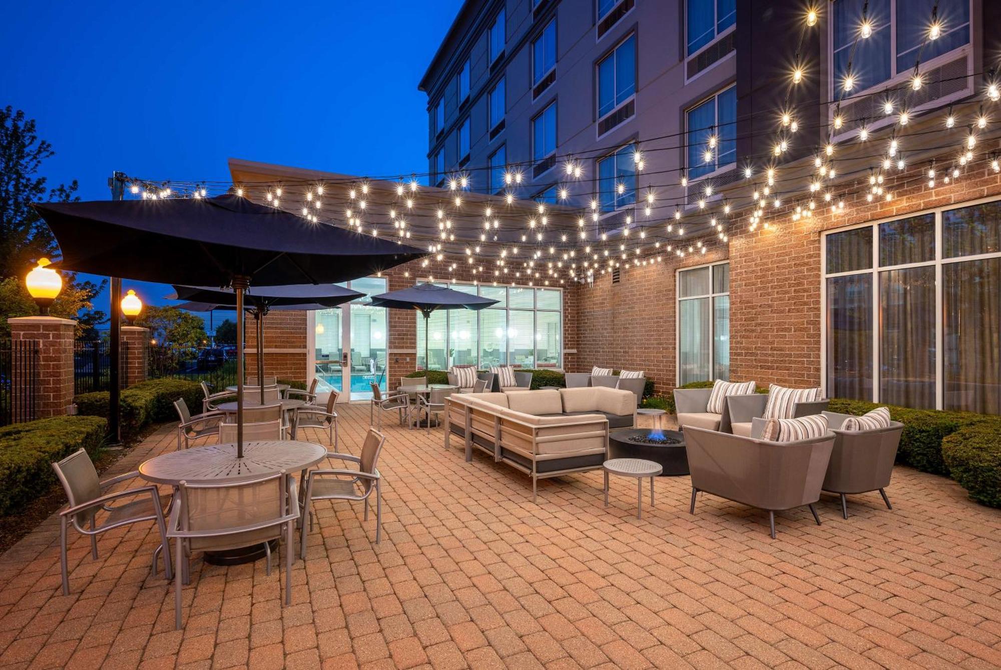 Doubletree By Hilton Chicago Midway Airport, Il Hotell Bedford Park Exteriör bild